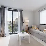 Elegante Y Luminoso En - Apto 6 By *