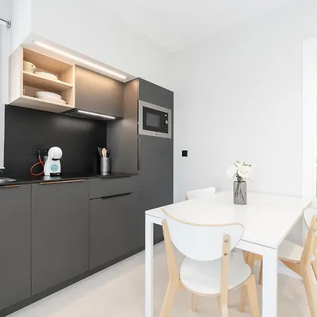 Elegante Y Luminoso En - Apto 6 By *